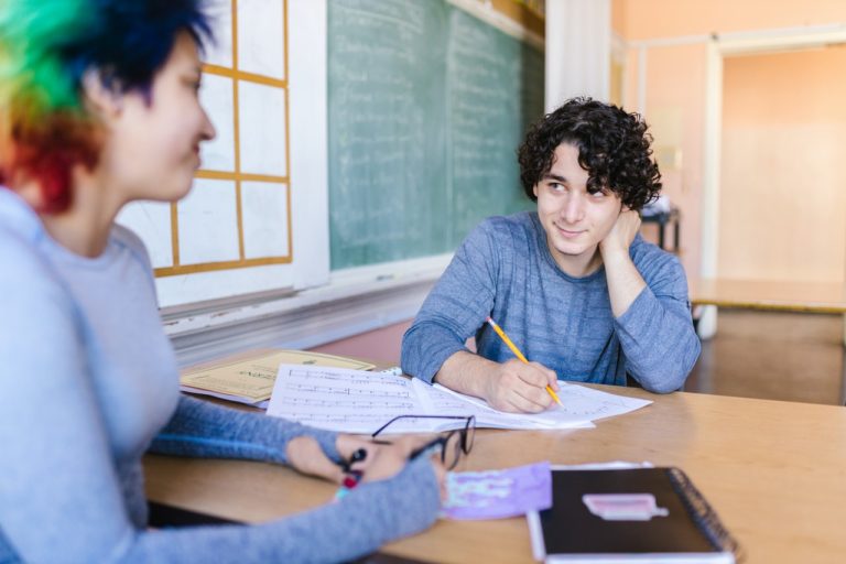 how-to-encourage-shy-students-to-participate-in-class-lab-to-class